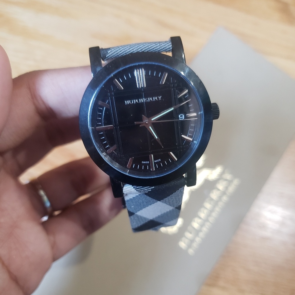 Burberry classic print watch - Picture 2 of 3